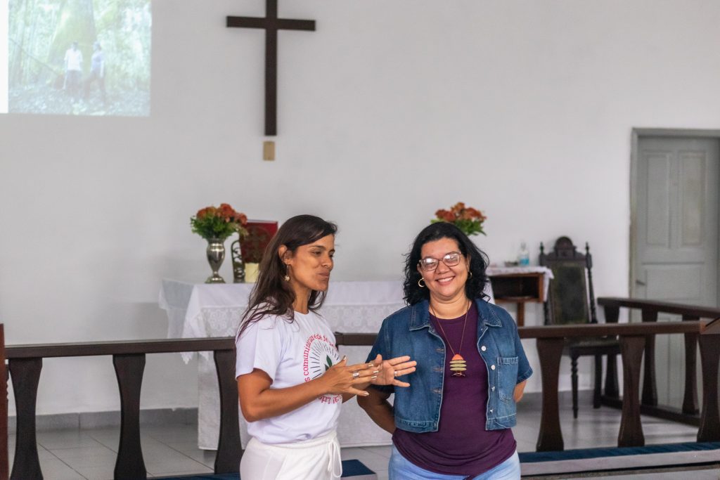 Coordenadora do Greenfaith no Brasil Julia Rossi e Pastora Andrea Alechandre 